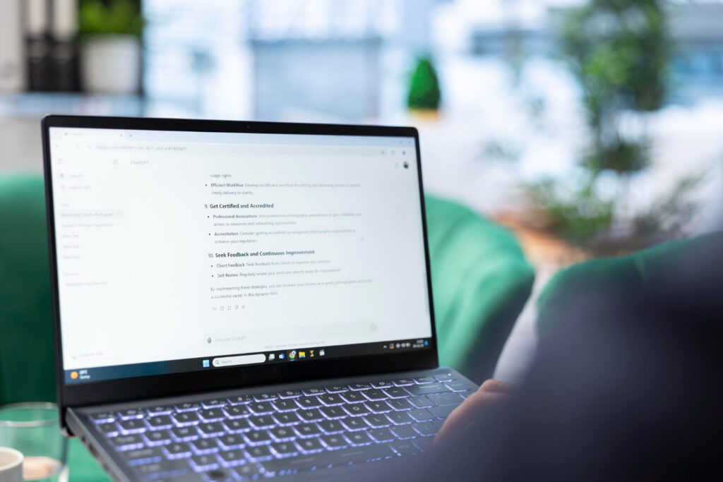 manager writes prompt on ai chatbot